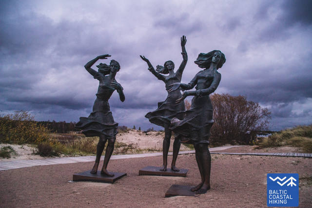 Sculpture_Fisherman_sdaughters_attheseasidein.jpg